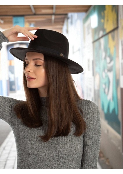 Kadın Siyah Panama Şapka – Şık ve Zarif Tasarım