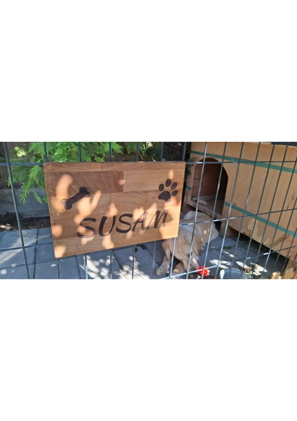Evcil Hayvan Kapı Isimliği - Kişiye Özel Lazer Yazılı Ahşap Köpek Kulübesi Isimliği - Masif Gürgen