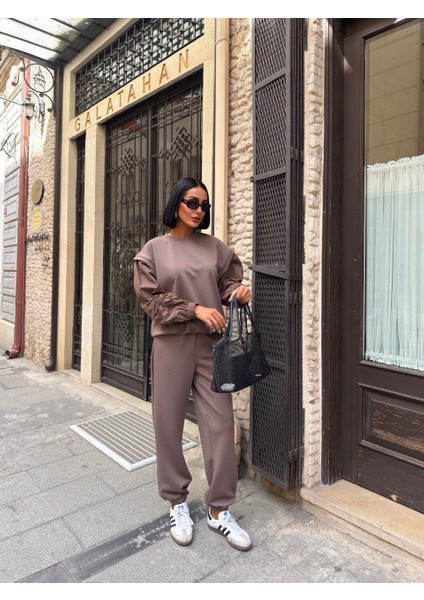 Kadın Oversize Eşofman Takımı – Kahverengi Rahat Kesim Ikili Takım