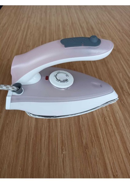 Pembe Seyahat Ütüsü, Taşınabilir ve Şık Tasarımıyla Kullanım Kolaylığı Sağlar. modelleri