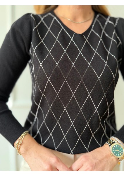 Siyah Baklava Desenli Taşlı Bluz fiyatları