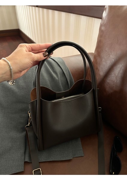 Kadın Üç Bölmeli Özel Tasarım Çıkarılabilir Makyaj Çantalı Suni Deri El ve Omuz Çantası Rain