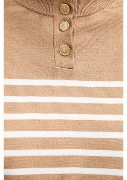 Şeritli Pamuklu Regular Fit Düğmeli Balıkçı Yaka Kazak Bayan Kazak WW0WW47467 0AF indirimleri