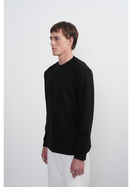 Erkek Göğüs Nakışlı Bisiklet Yaka Siyah Sweatshirt modelleri