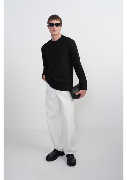 Erkek Göğüs Nakışlı Bisiklet Yaka Siyah Sweatshirt indirimleri