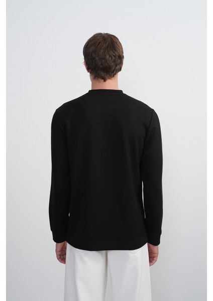 Erkek Göğüs Nakışlı Bisiklet Yaka Siyah Sweatshirt