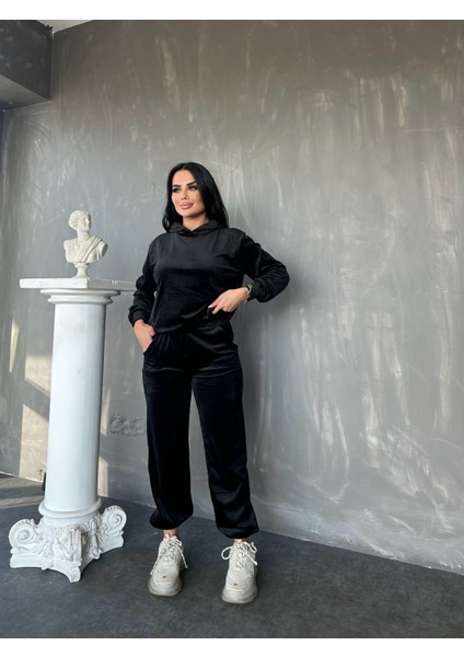 Siyah Parlak Kadife Kumaş Kapşonlu Sweatshirt ve Dar Paça Alt Eşofman Takımı