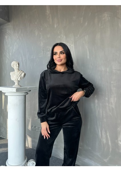 Siyah Parlak Kadife Kumaş Kapşonlu Sweatshirt ve Dar Paça Alt Eşofman Takımı fiyatları