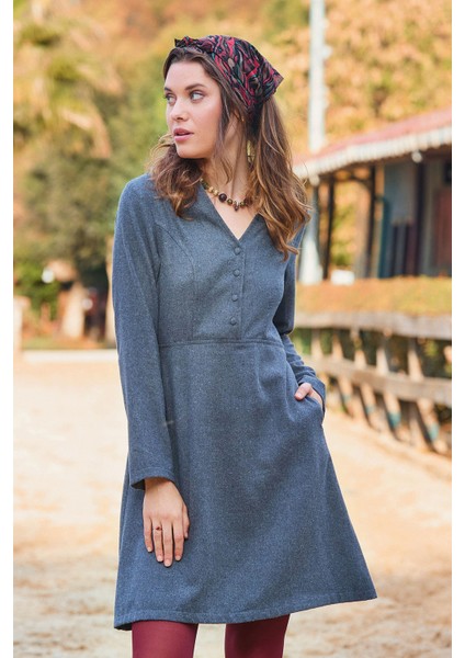 Hakim Yaka Düğme Detaylı Bağlamalı Uzun Kollu Elbise fiyatları