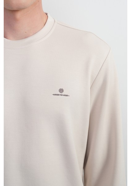 Erkek Göğüs Nakışlı Bisiklet Yaka Krem Sweatshirt modelleri
