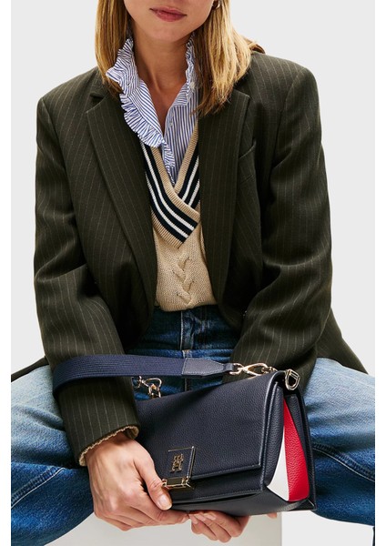 Logolu Çıkarılabilir Askılı Çanta Bayan Çanta AW0AW17831 Dw6 fiyatları