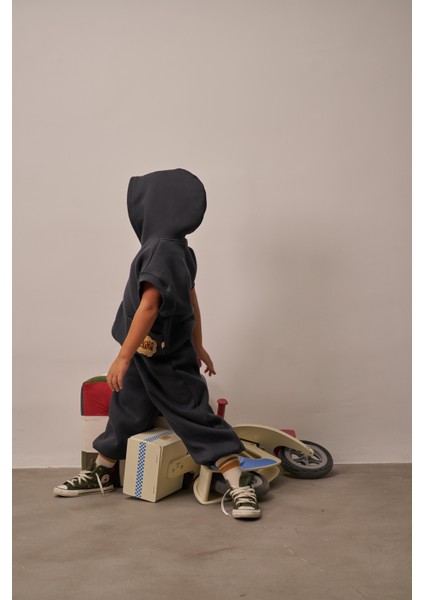 Koyu Gri Nakışlı Cepli Hoodie Takım fırsatları