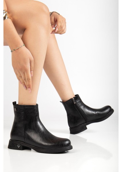 Kadın Bot Siyah Suni Deri Kauçuk Taban Yüzüdüz fiyatları