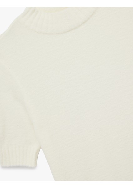 Regular Fit Kısa Kollu Dik Yaka Triko Kazak modelleri