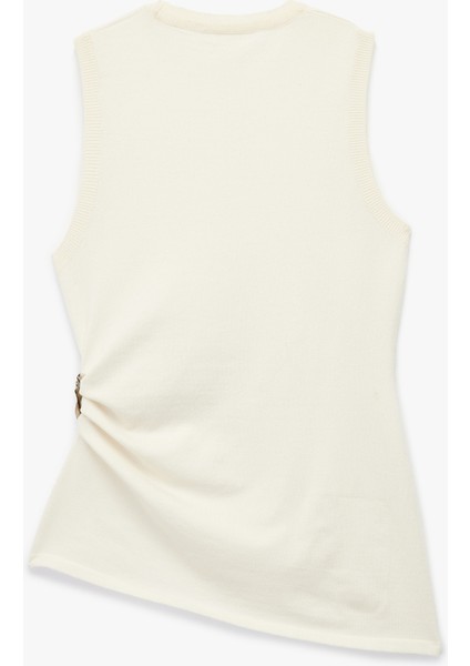 Aksesuar Detaylı Bisiklet Yaka Kolsuz Triko Bluz fiyatları