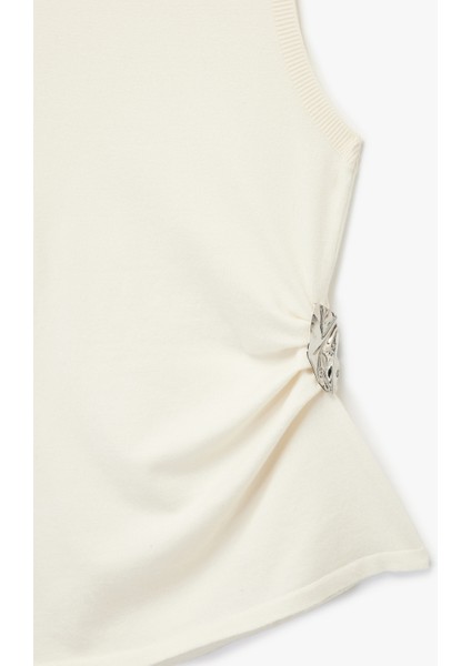 Aksesuar Detaylı Bisiklet Yaka Kolsuz Triko Bluz modelleri