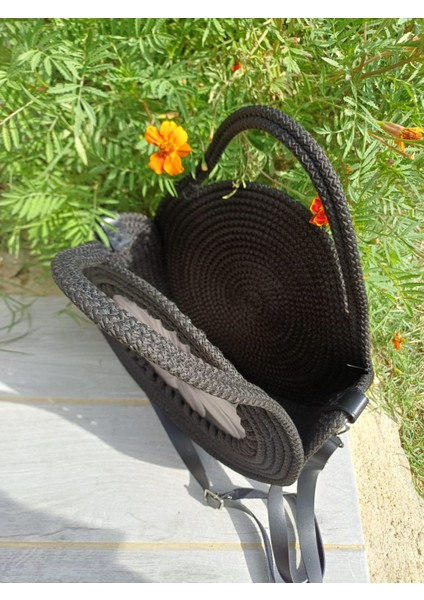 El Yapımı Siyah Halat Örgü Yuvarlak Çanta, Siyah-Beyaz Çiçek Desenli Omuz Çantası