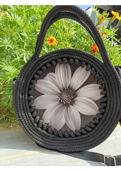 El Yapımı Siyah Halat Örgü Yuvarlak Çanta, Siyah-Beyaz Çiçek Desenli Omuz Çantası fiyatları