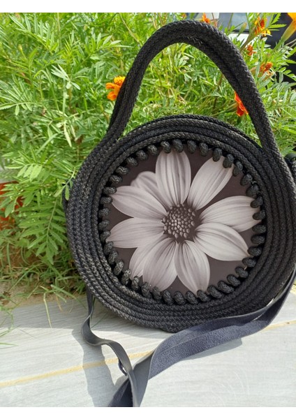 El Yapımı Siyah Halat Örgü Yuvarlak Çanta, Siyah-Beyaz Çiçek Desenli Omuz Çantası modelleri