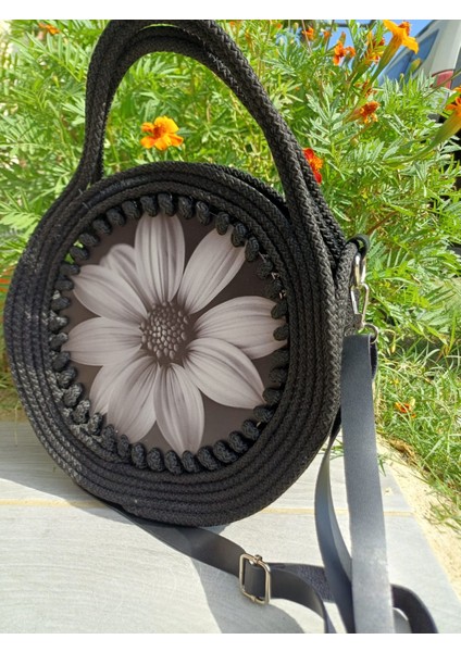 El Yapımı Siyah Halat Örgü Yuvarlak Çanta, Siyah-Beyaz Çiçek Desenli Omuz Çantası fırsatları