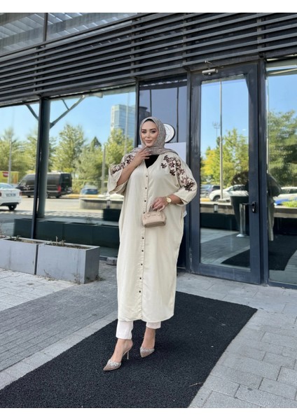 Düğmeli Nakışlı ve Pul Detaylı Elbise