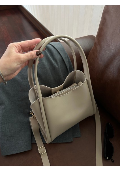 Kadın Üç Bölmeli Özel Tasarım Çıkarılabilir Makyaj Çantalı Suni Deri El ve Omuz Çantası Rain