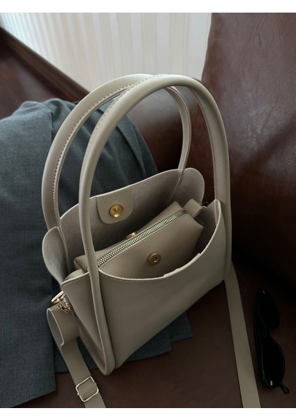 Kadın Üç Bölmeli Özel Tasarım Çıkarılabilir Makyaj Çantalı Suni Deri El ve Omuz Çantası Rain modelleri