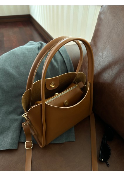 Kadın Üç Bölmeli Özel Tasarım Çıkarılabilir Makyaj Çantalı Suni Deri El ve Omuz Çantası Rain fiyatları