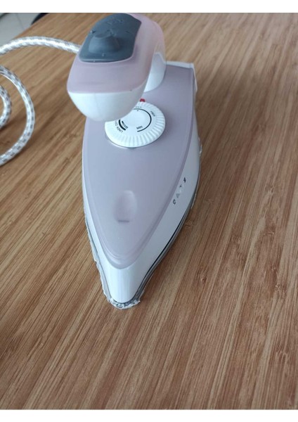 Şık ve Kompakt Seyahat Ütüsü, Pratik Kullanım Için Ideal Seçenektir. fırsatları