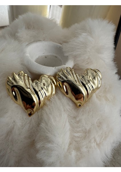 Kabartmalı Bombe Kalp Çivili Küpe