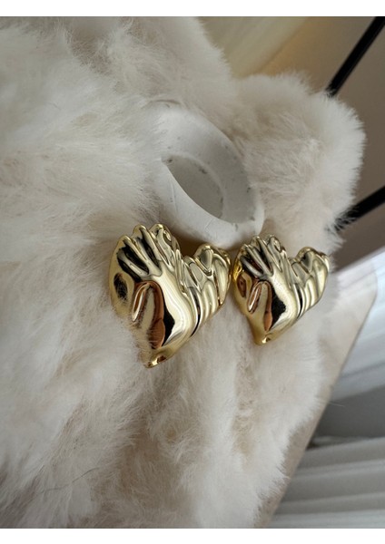 Kabartmalı Bombe Kalp Çivili Küpe fiyatları