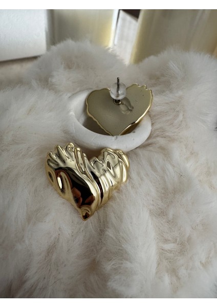 Kabartmalı Bombe Kalp Çivili Küpe modelleri