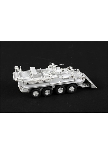 07456 1/72 Ölçek, M1132 Stryker Istihkam Aracı W/sob, Plastik Model Kiti modelleri
