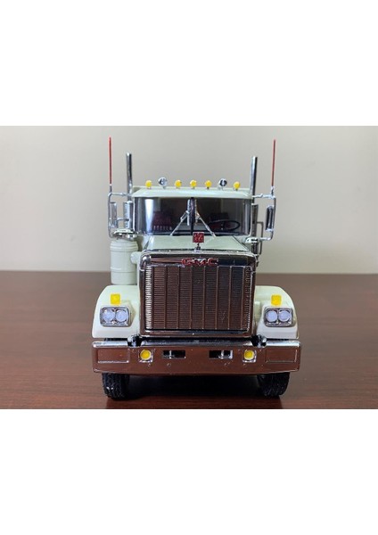 1272 1/25 Ölçek, 1976 Gmc General Semi Tractor, Plastik Çekici Maketi modelleri