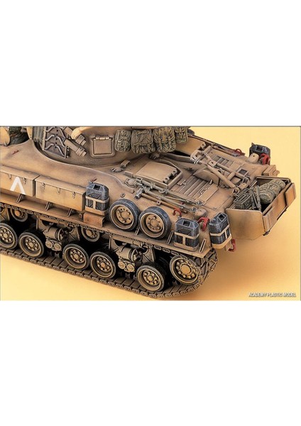 13254 1/35 Ölçek, I.d.f. M-51 Super Sherman Tankı, Plastik Model Kiti fırsatları