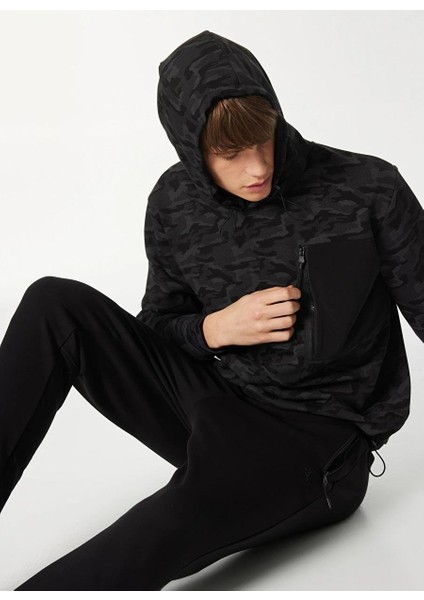 Kapişonlu Göğsü Fermuar ve Garni Detaylı Kamuflaj Sweatshirt modelleri