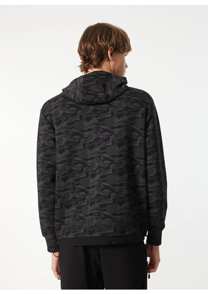 Kapişonlu Göğsü Fermuar ve Garni Detaylı Kamuflaj Sweatshirt fırsatları