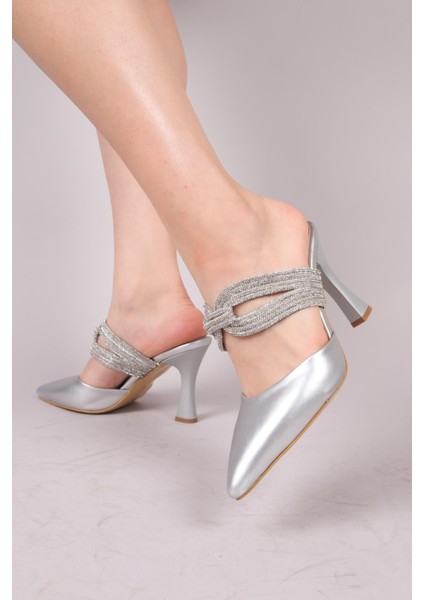 Izard Taşlı Burnu Kapalı Topuklu Terlik Gümüş