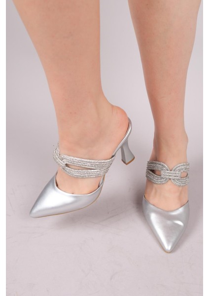 Izard Taşlı Burnu Kapalı Topuklu Terlik Gümüş modelleri