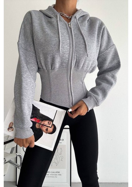 Kadın Siyah Fermuarlı Hoodie – Minimal Sokak Ruhuyla