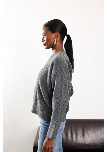 Antrasit Bisiklet Yaka Yumuşak Dokulu Triko 251297 indirimleri