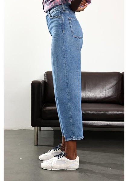 Mavi Yüksek Bel Tapered Jean fırsatları