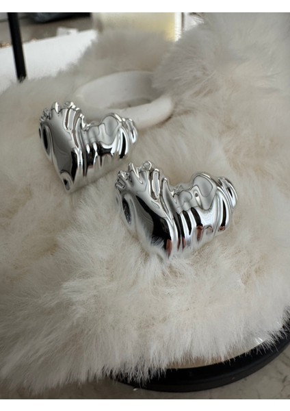 Kabartmalı Bombe Kalp Çivili Silver Küpe