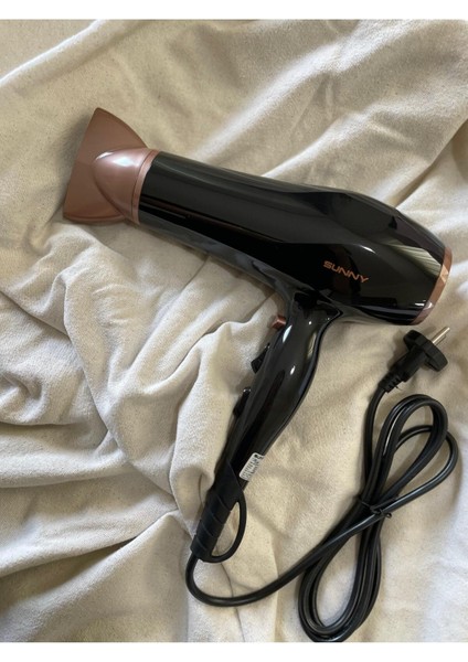 Siyah Renkli Hızlı ve Güçlü Saç Kurutma ve Fön Makinesi