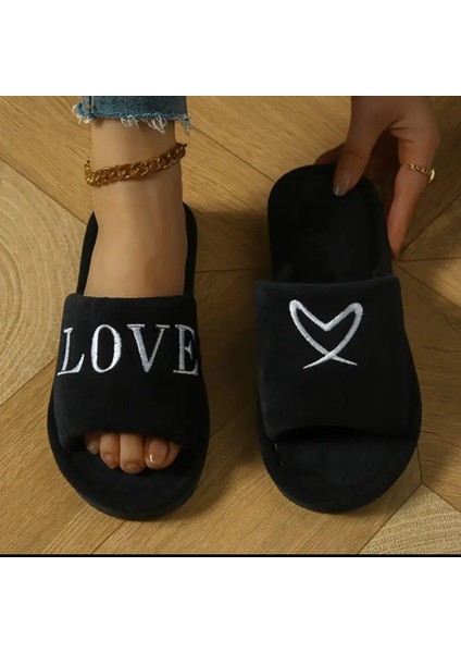 Kadın Kalp Desenli Peluş Ev Terliği
