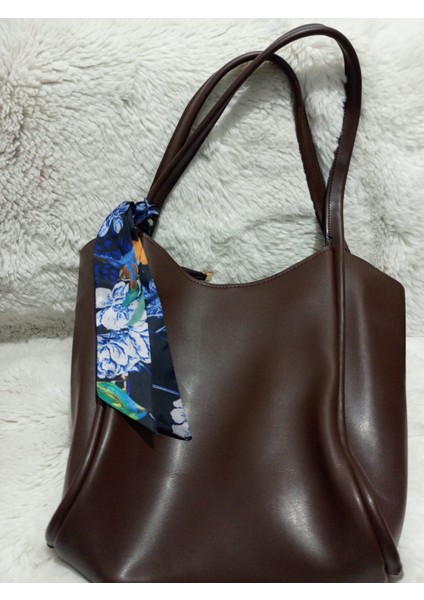 Büyük Boy Kol Çantası Fular Kol Kayışında Fular Detaylı