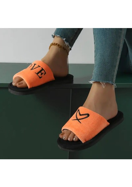 Kadın Kalp Desenli Peluş Ev Terliği modelleri