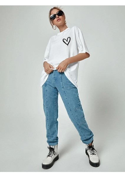 Minimal Kalp Baskılı Beyaz Oversize Tshirt fiyatları