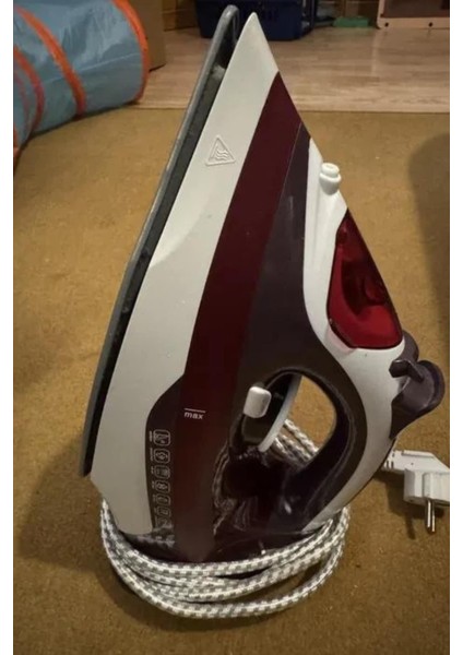 Kırmızı Buharlı Ütü 2200W Seramik Taban Yüksek Buhar Gücü modelleri