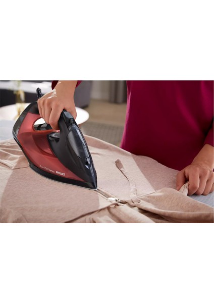 Yüksek Güçlü Siyah/kırmızı Buharlı Ütü, 2 Yıl Garantili, Pratik ve Şık Tasarım